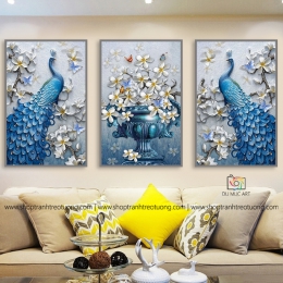 Tranh decor: Công xanh bên lọ hoa sứ